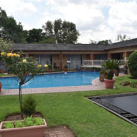 African Elephant Guesthouse Джермістон Екстер'єр фото