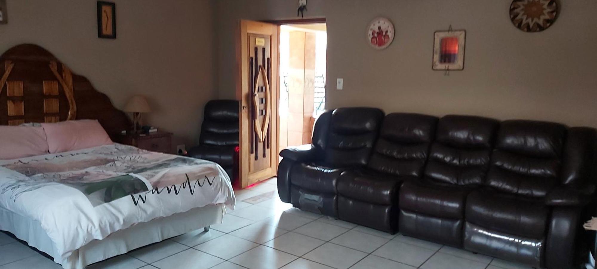 African Elephant Guesthouse Джермістон Екстер'єр фото